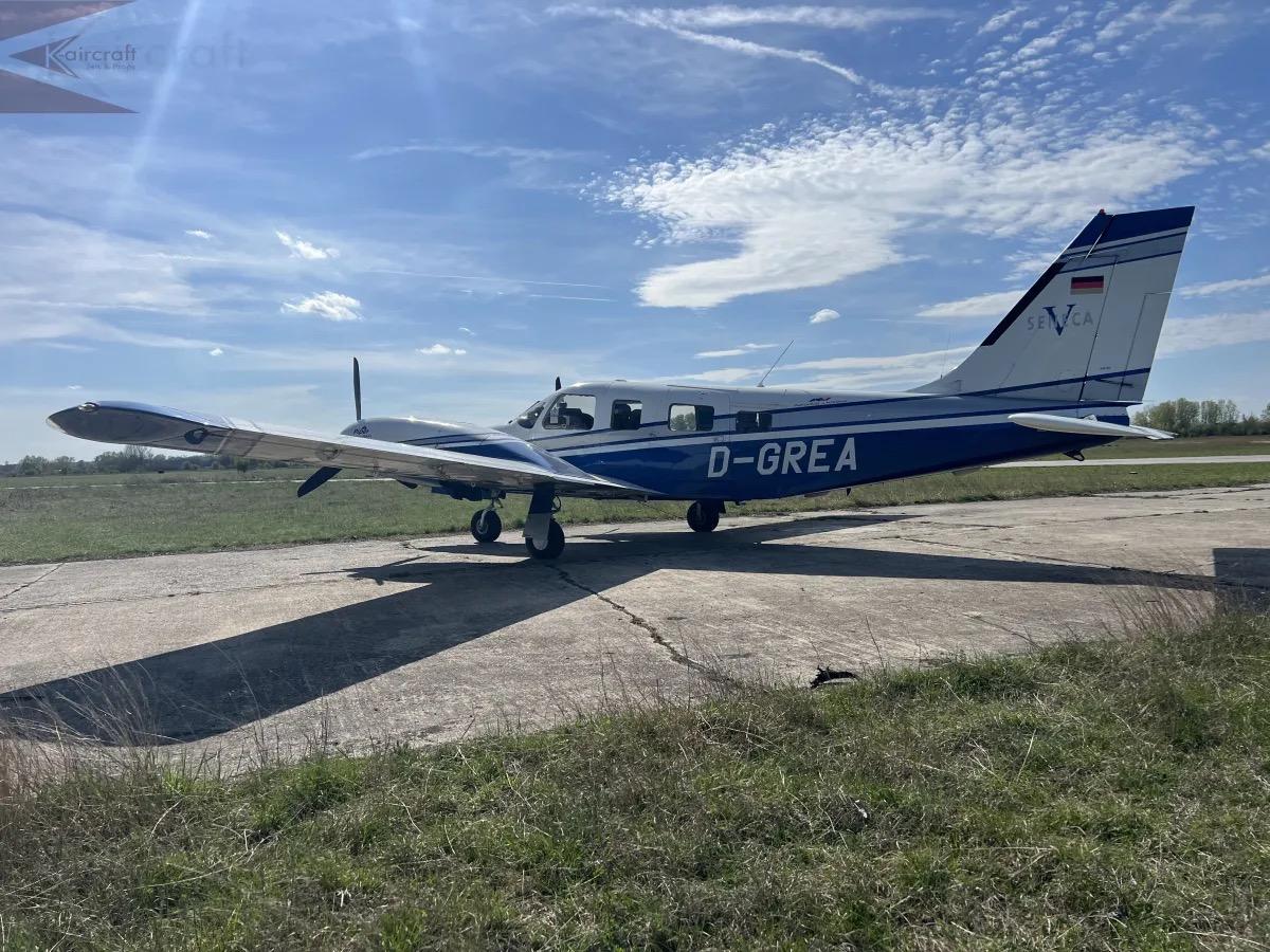 Piper PA-34-220T Seneca V