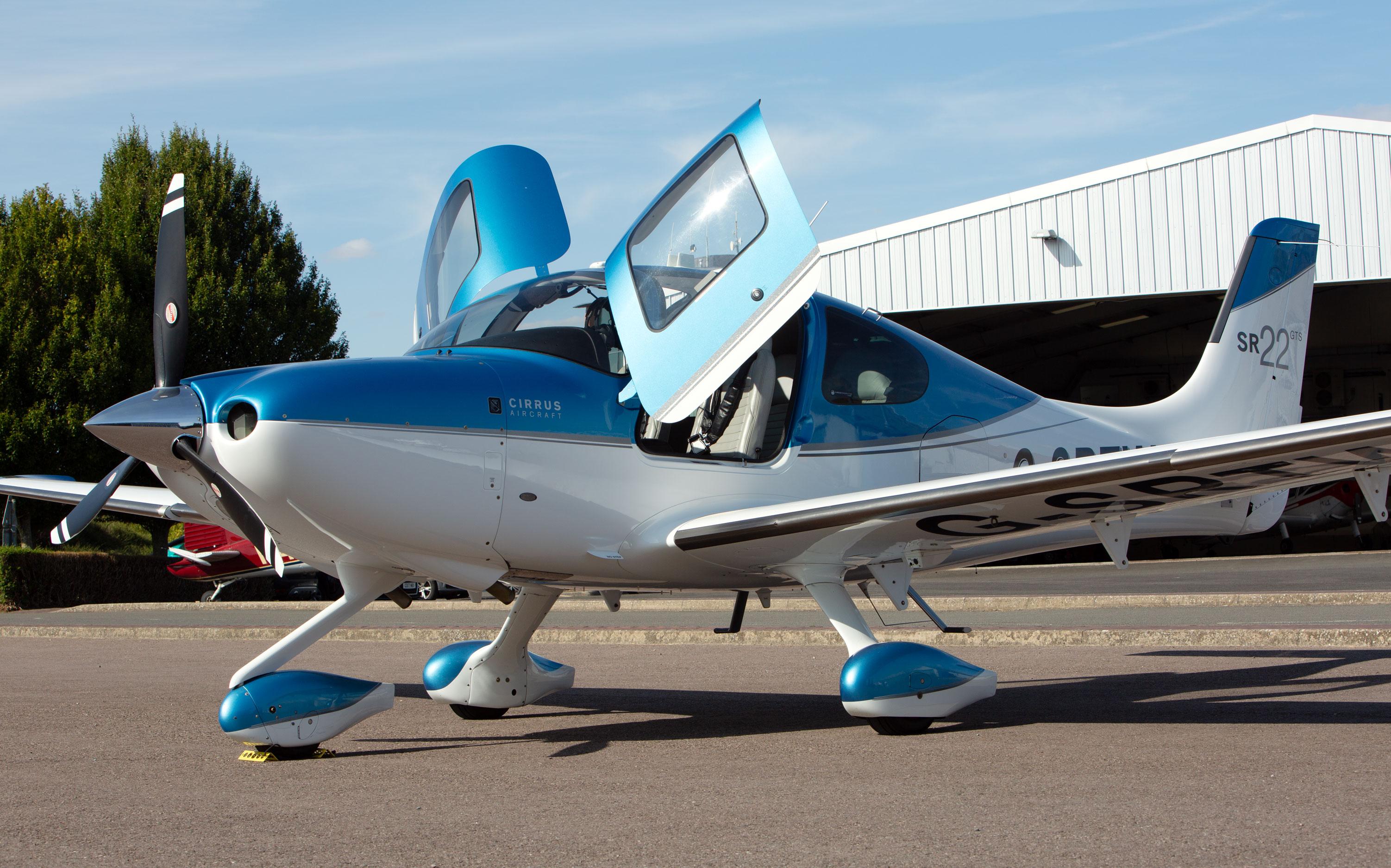Cirrus - Cirrus SR22 for sale in United Kingdom, Brackley